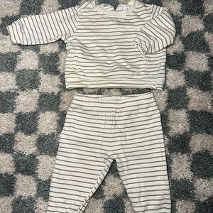 Tahari Baby Organic Cotton 2-piece Sweater and Jogger Pants Set